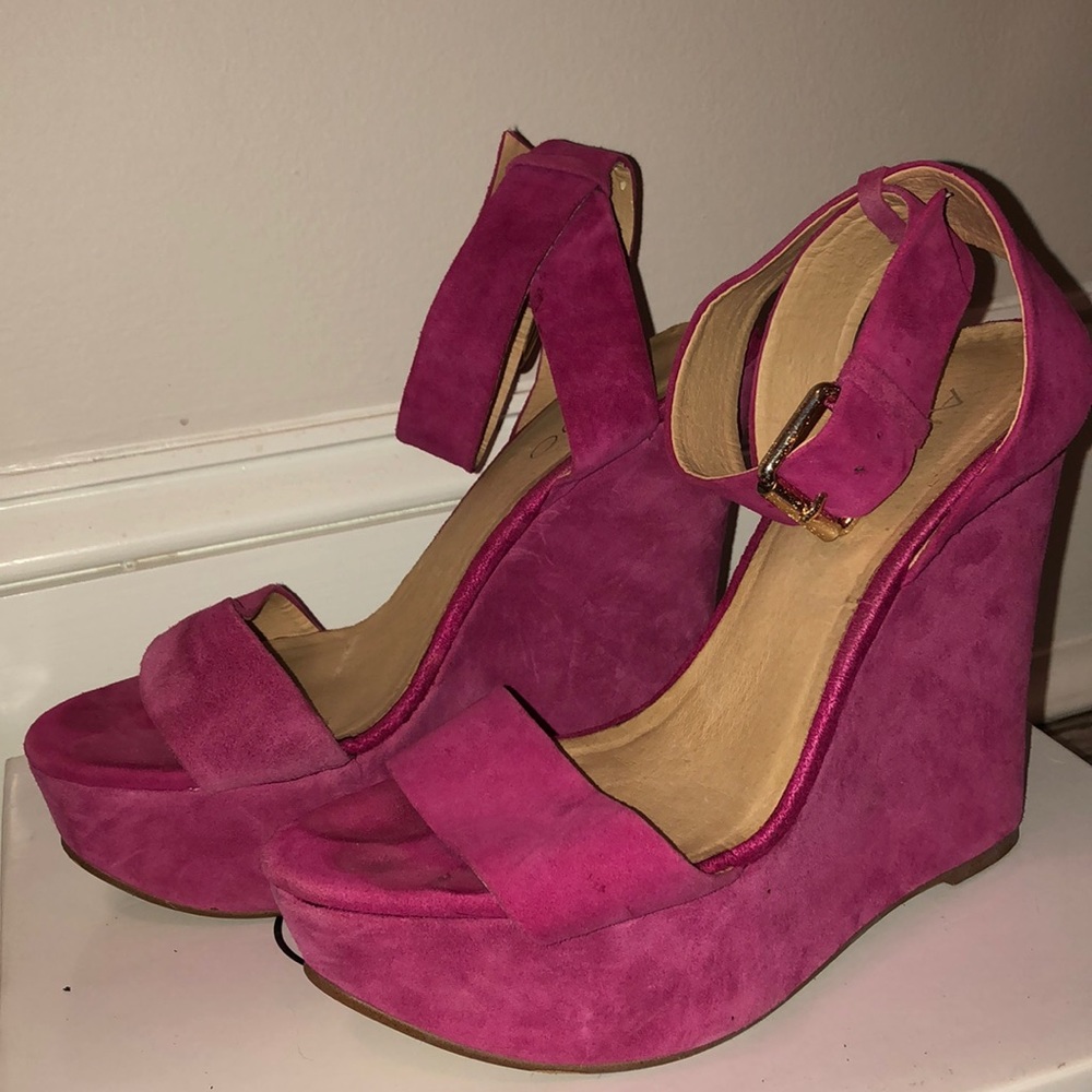 🟣Pink sueded Aldo wedges